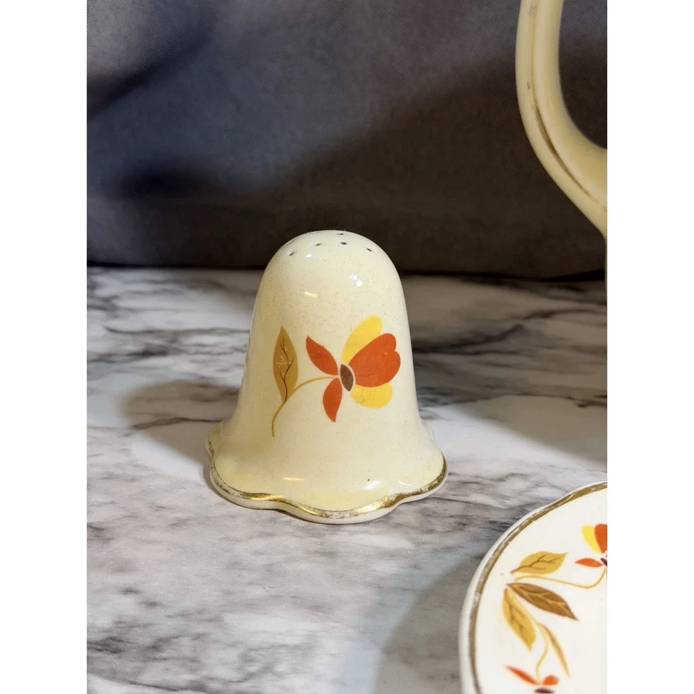 HALL AUTUMN LEAF MIXED LOT~ PITCHER NO LID,‎ CUP, SAUCCER AND SHAKER (2629)